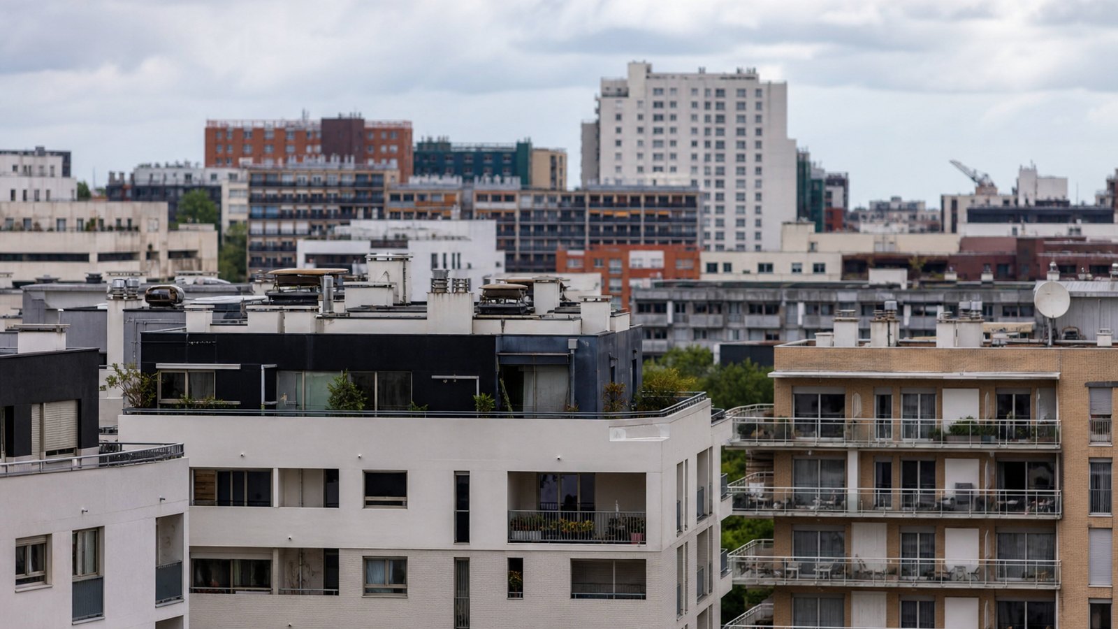 Bailleur gérant plusieurs logements et locataires